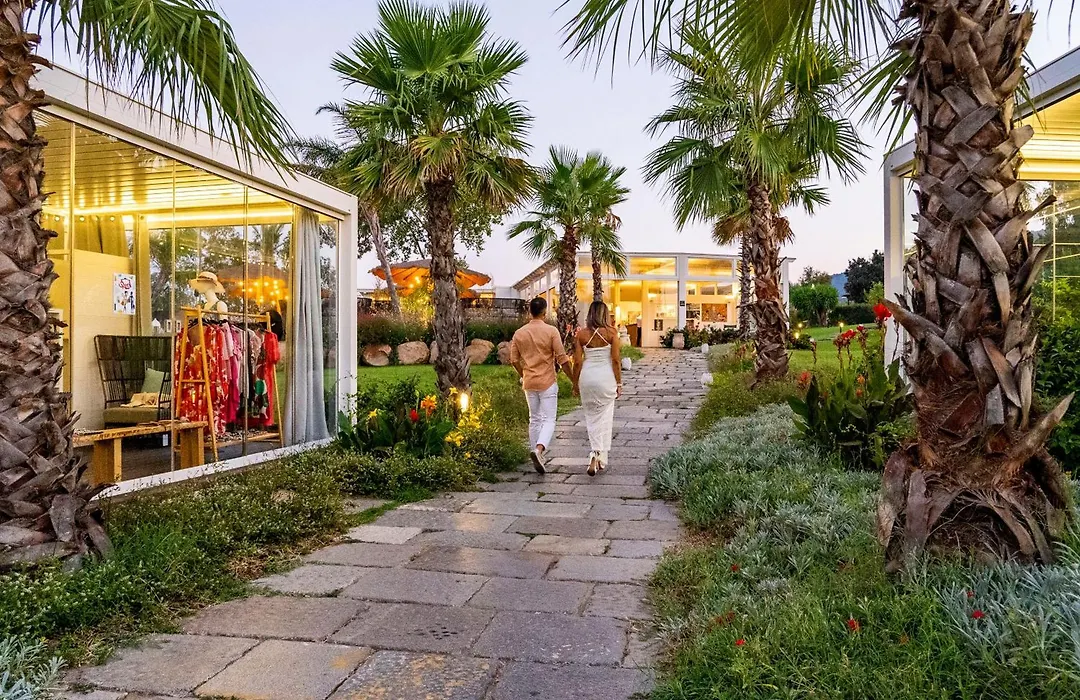 Cala Sinzias Resort-1